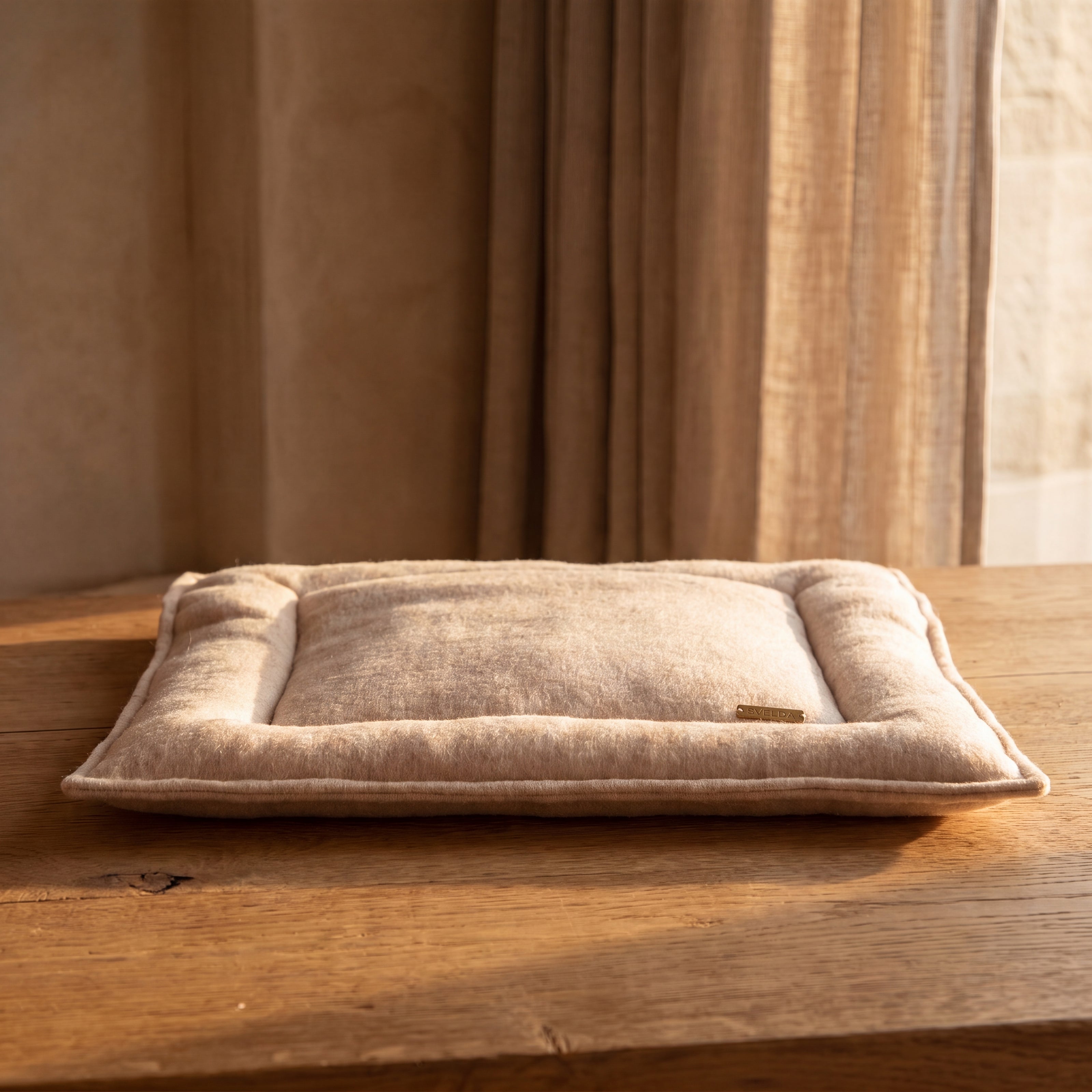Tito Cashmere Blend - lifestyle (4K)